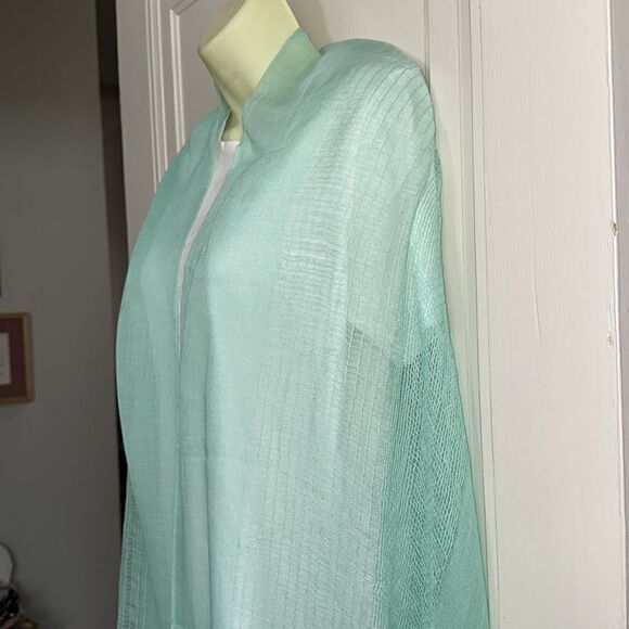 Michael Stars mint green polyester/viscose loose weave shawl or wrap - Picture 4 of 9